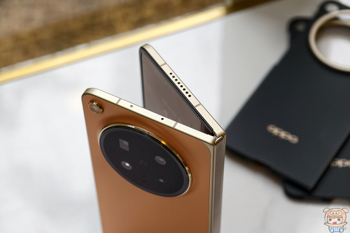 OPPO Find N6頂部與底部四麥克風配置與雙喇叭孔位