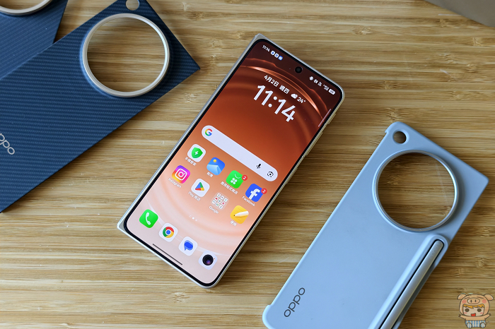 OPPO Find N6 摺疊後的手持握感：單手操作如同一般手機
