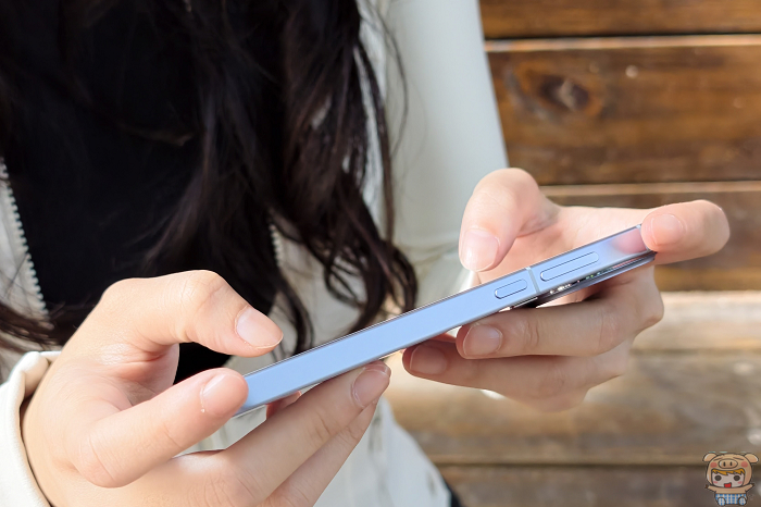 iQOO 15R 機身圓弧收邊手感優化