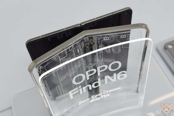 OPPO Find N6 內部鉸鏈結構示意圖,說明微米級液態 3D 列印工藝與耐用度。