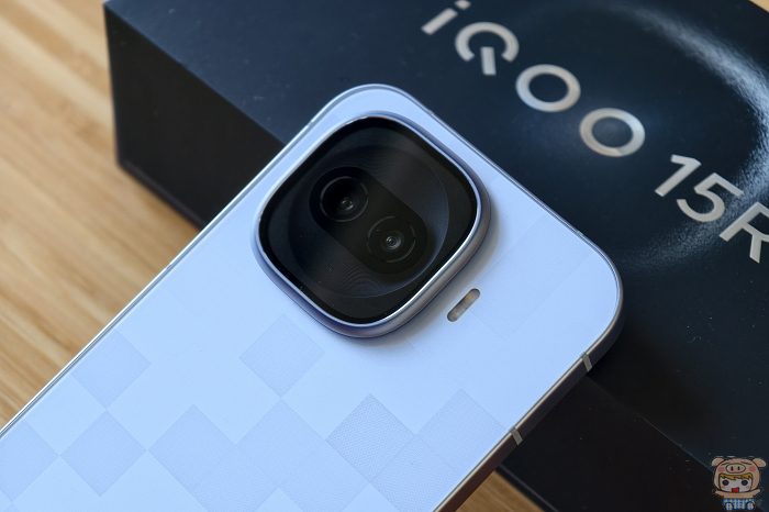 iQOO 15R 5000 萬畫素 Sony LYT-700V 主鏡頭和超廣角鏡頭設計