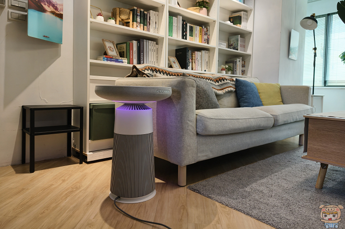 LG 小蘑菇 AS201SHU0 放在客廳側寫，簡約蘑菇造型設計