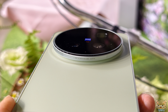 vivo X300 Ultra 曠野綠新機外觀照