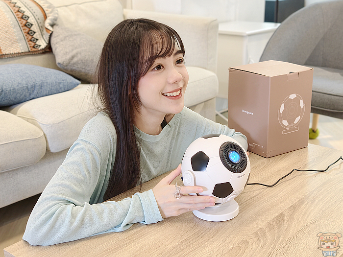 具備 450 ANSI 流明亮度，開燈環境下投影畫面依然清晰。