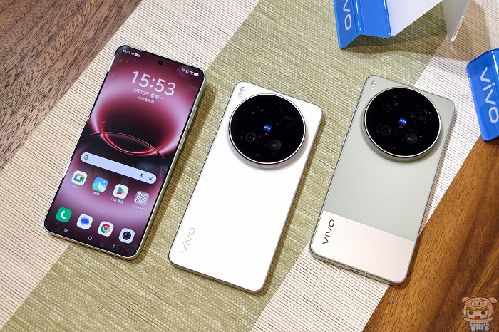 vivo X300 Ultra 新色「曠野綠」與「雪峰白」展示，沉穩質感深受玩家喜愛