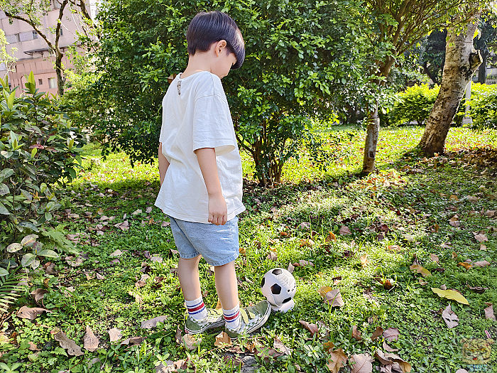足球君投影機外型精緻，適合當作居家擺飾超吸睛。