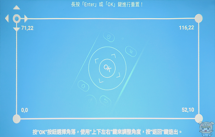 足球君鏡頭旁的黑框對焦環，調整手感順暢絲滑。