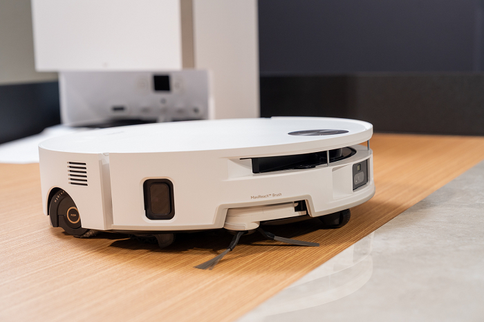 MOVA K30 Pro Mix 與 M50 Ultra 多功能洗地機 跨越地板