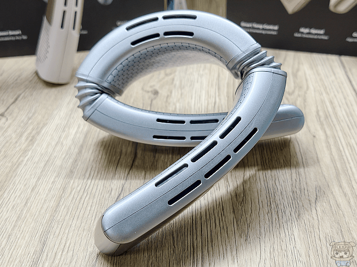 TORRAS COOLIFY Cyber Fold 專利雙向轉軸摺疊功能示範