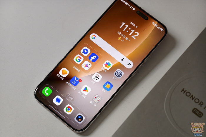HONOR Magic8 Pro 與 AI 智慧功能合照