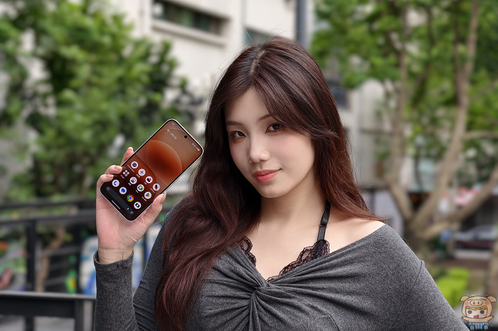 Nothing Phone (4a) Pro 6.83 吋 AMOLED 螢幕 5000 nits 陽光下清晰可見