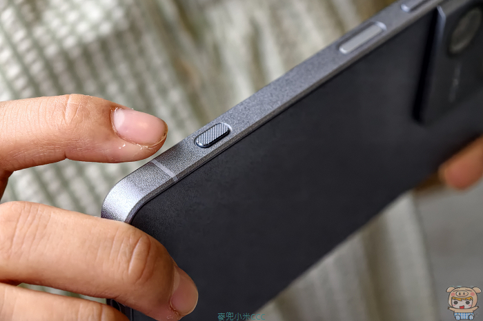Xperia 1 VIII 經典相機快門鍵與顆粒柵欄設計回饋