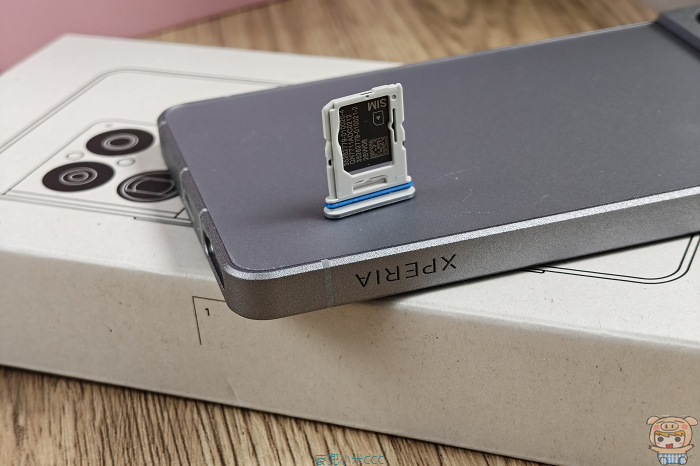 Xperia 1 VIII 卡槽改為「實體單 SIM + microSD + eSIM」