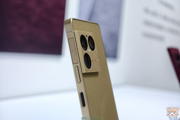 Xperia 1 VIII 指紋辨識器、電源鍵與相機快門鍵佈局。