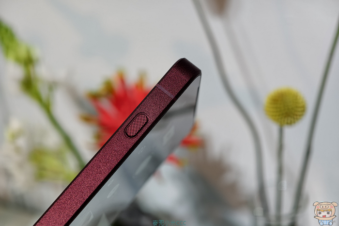 Xperia 1 VIII 經典快門鍵防滑顆粒設計細照。