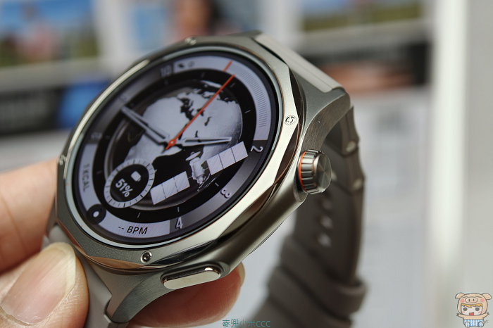 OPPO Watch X3 鑽石切邊工藝設計