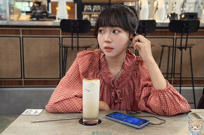 Xperia 1 VIII 保留經典 3.5mm 耳機孔與 DSEE Ultimate 音效技術