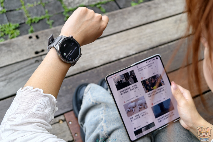 OPPO Watch X3 航太級鈦合金錶身外觀細節