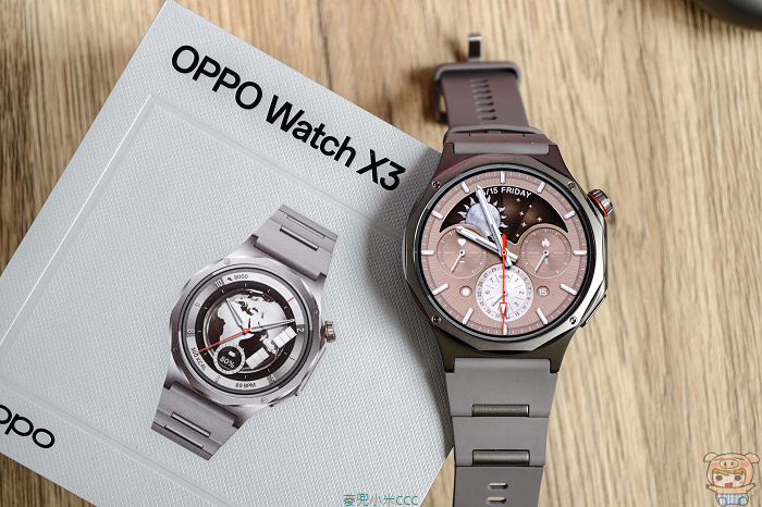 OPPO Watch X3 11mm輕薄機身貼合手腕側面照