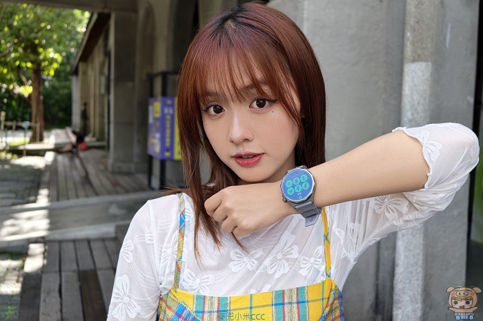 OPPO Watch X3 戶外烈日強光下螢幕亮度清晰表現