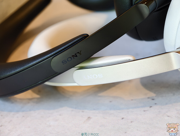 Sony 1000X THE COLLEXION 耳機頭帶金屬材質與霧面噴砂拼接細節