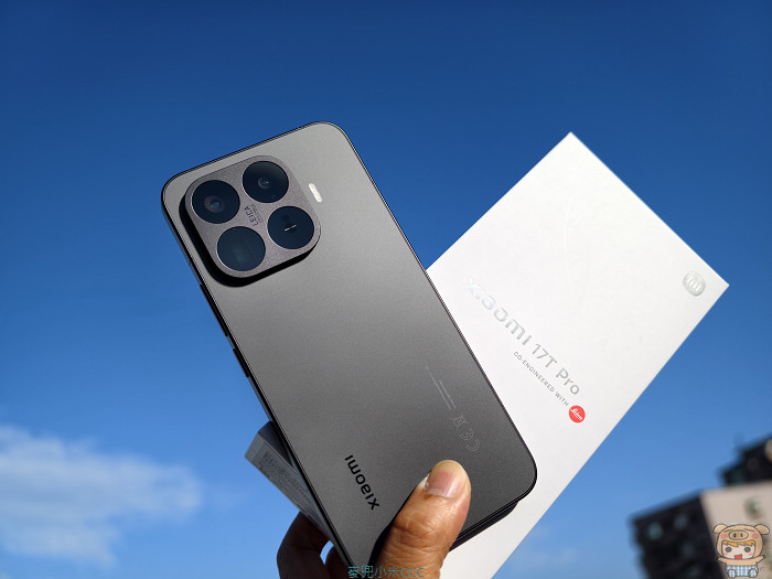 Xiaomi 17T Pro 經典黑機身背面外觀與霧面質感背蓋設計