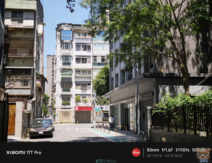 街拍模式實拍城市街景,展現富有故事感的低飽和度與鮮明暗角效果