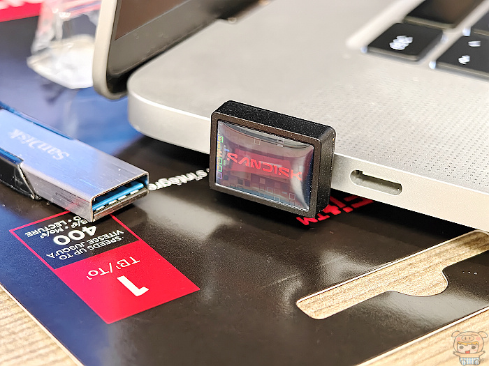 隨身碟採用最新 USB 3.2 Gen1 介面插槽