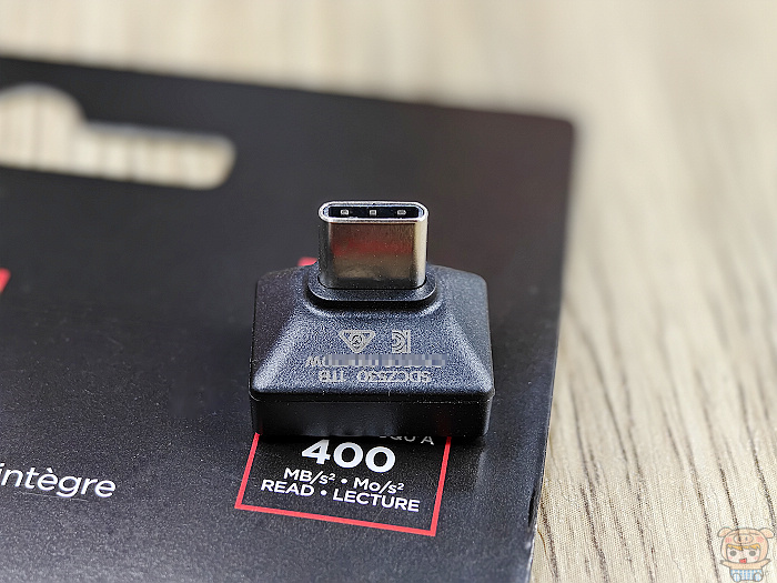 SanDisk Extreme Fit USB-C 隨身碟背面型號標示