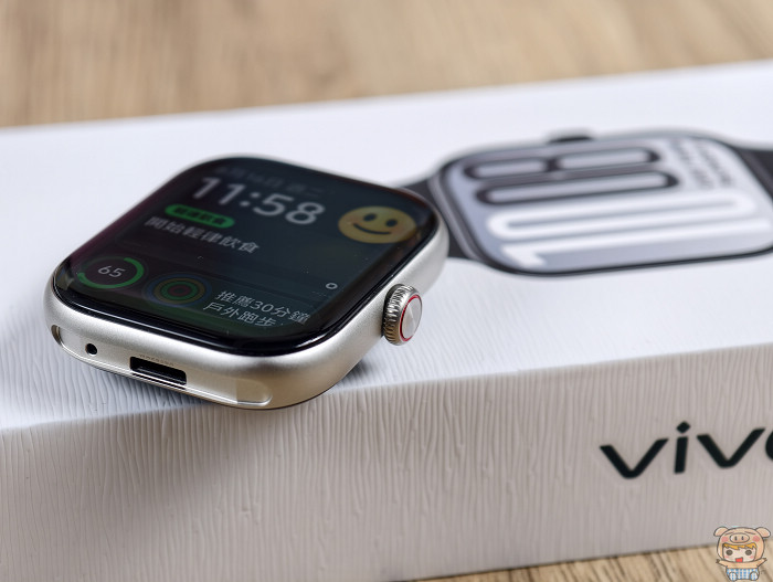 將快拆氟橡膠錶帶從 vivo WATCH GT 2 手錶機身卸下的外觀細節