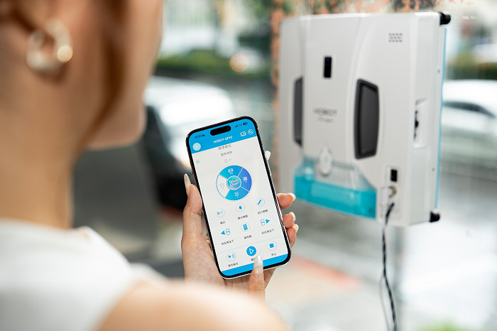 HOBOT-SP10 內建 4 種達人清潔模式與手機 App 智慧路徑規劃