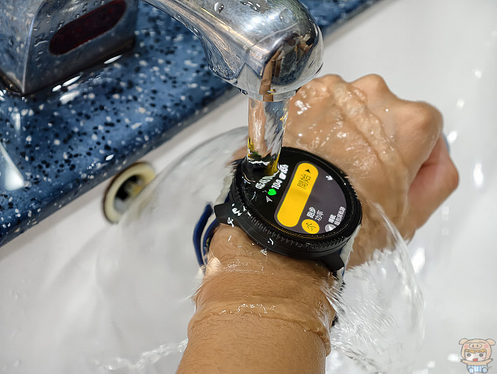 Suunto Vertical 2 支援 10ATM 100公尺專業防水防護等級外觀