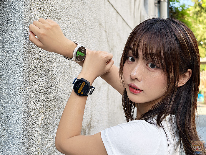 Suunto Vertical 2 配戴手腕上即時監測心率、血氧與睡眠 HRV 數據畫面