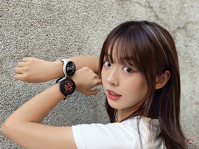 為越野而生 Suunto Race 2 全方位鐵人智慧運動手錶正面大觸控螢幕質感特寫