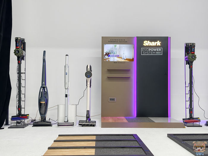 Shark NEO+ 與其他知名廠牌無線手持吸塵器的外型與底座收納對比