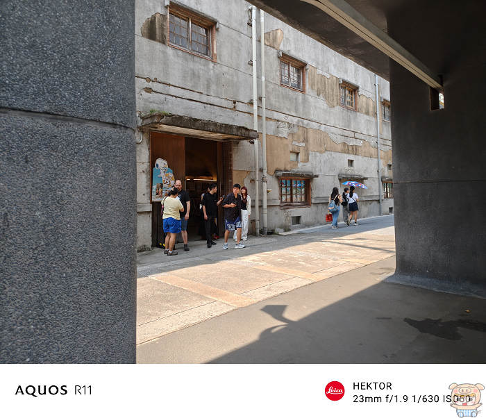 Sharp AQUOS R11 實拍照片,城市街景寬廣大視角,使用 0.6x 超廣角鏡頭拍攝