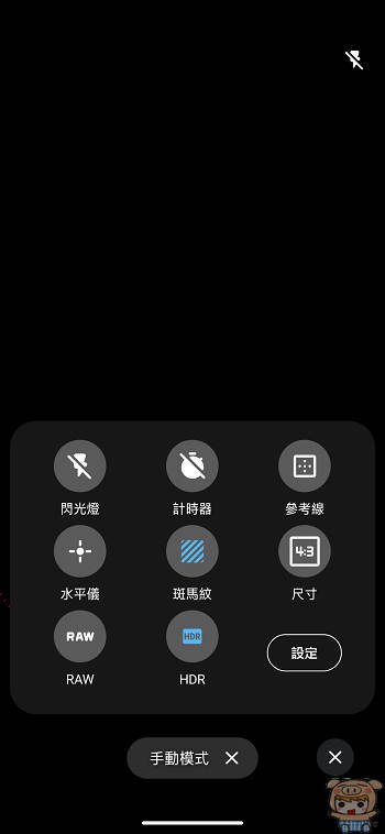 Sharp AQUOS R11 相機專業模式截圖,展示可開啟手動調整與 RAW 檔格式儲存的設定介面
