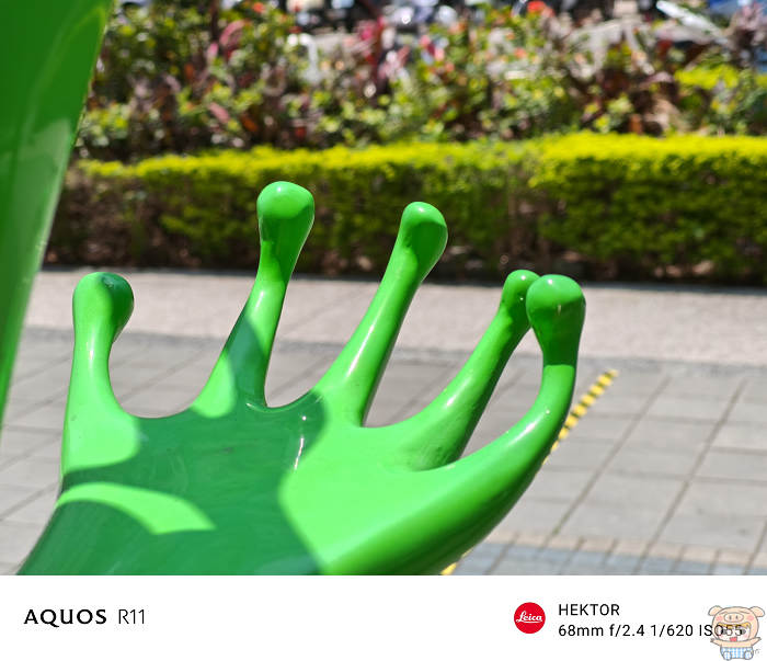 Sharp AQUOS R11 實拍照片,戶外街道與遠處建築物,使用全新的 2.9x 望遠長焦鏡頭拍攝