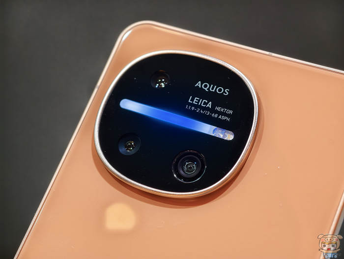 SHARP AQUOS R11 首創 Akarium 動態光律機身背蓋發光元件