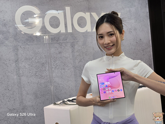 Samsung Galaxy Z Flip8 輕巧機身與 4.1 吋極窄邊框封面螢幕