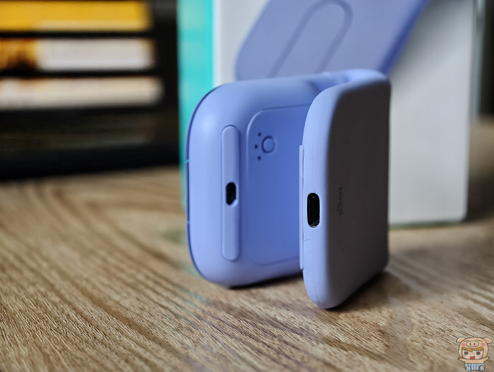 USB Type-C 充電孔特寫,支援快充 1 分鐘使用 22 小時