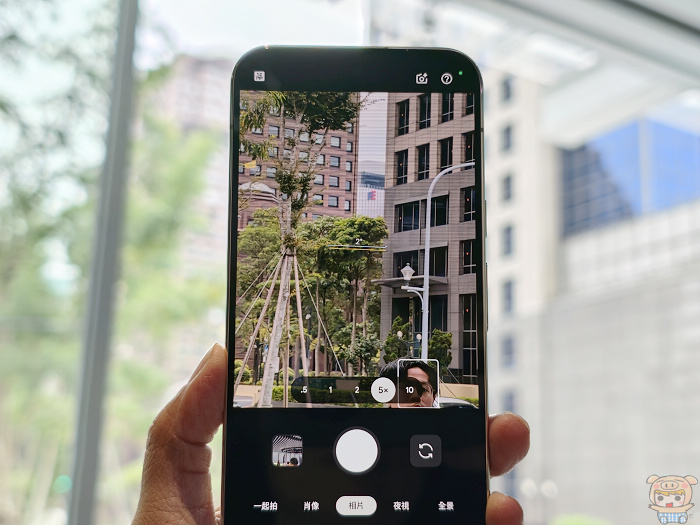 Google Tensor G6 晶片驅動 120 倍生成式變焦與 4.5 倍即時夜視拍攝功能