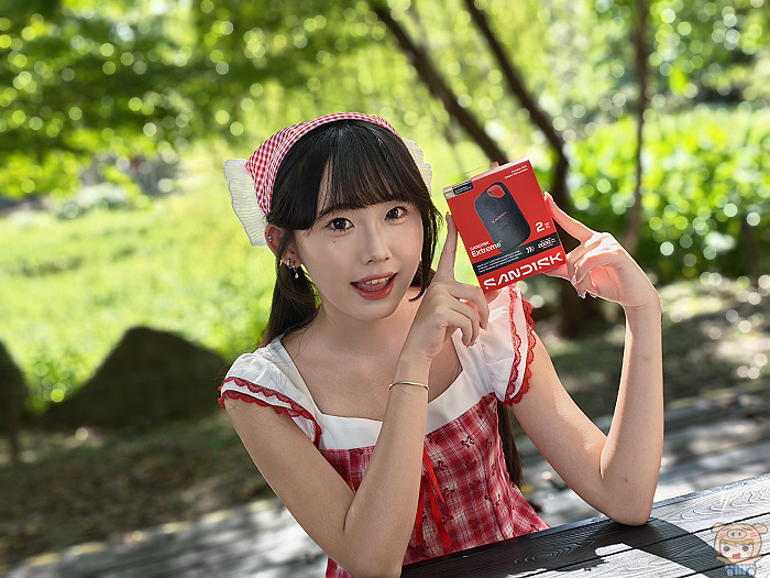 SANDISK Extreme E70 SSD 原廠盒裝外觀,提供 5 年保固與最高 4TB 容量