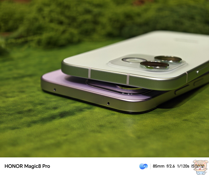 HONOR 600 系列機身頂部收音麥克風與揚聲器孔位配置特寫