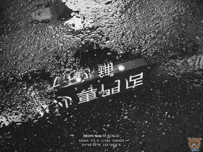 夜景模式抑制招牌燈光過曝,展現純淨黑夜背景