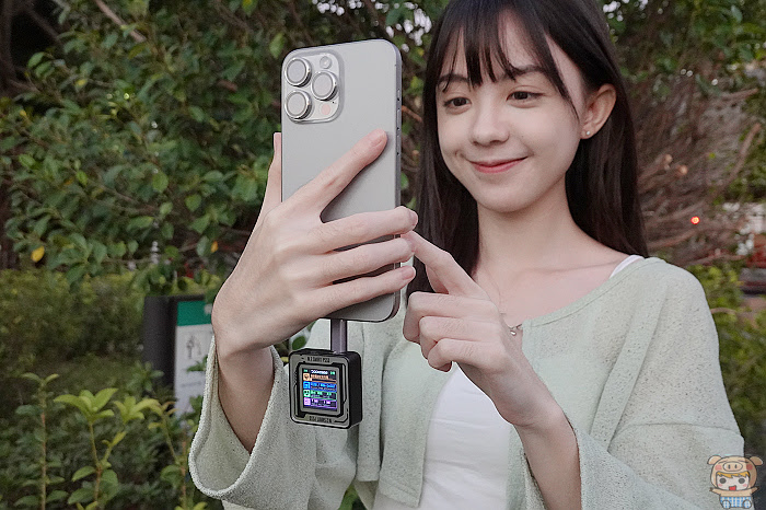 資訊一目了然 10Gbps秒傳輸 黑科技，彩色螢幕 Dock
