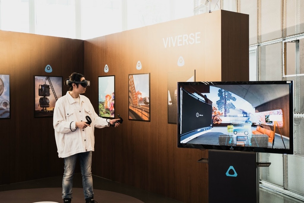 於會場展示VIVERSE全新空間，使用者可享有2層樓個人空間.jpg