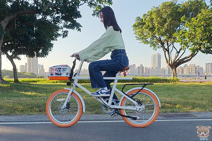 Bikniks 超電力野餐行旅車 ，首創置物籃+充電功能合一