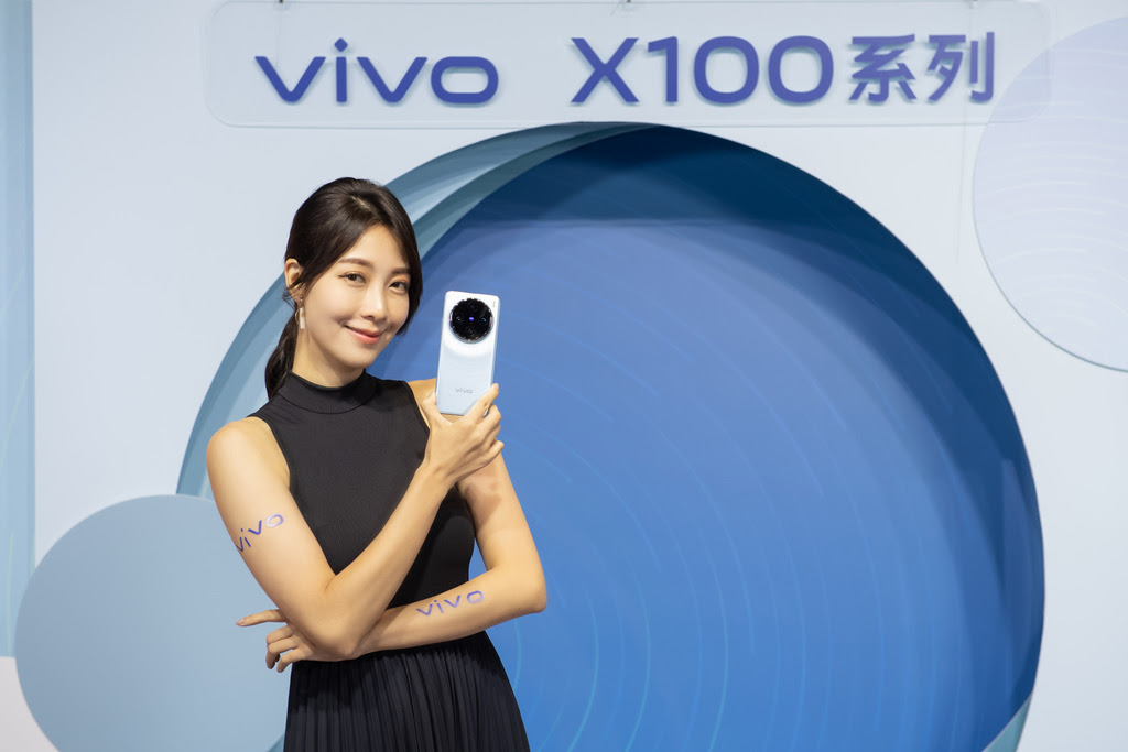 【新聞照片2】隨貨再贈「vivo x 神來也麻將好運龍來」活動貼紙，千萬神幣豐富大獎等你來拿.jpg