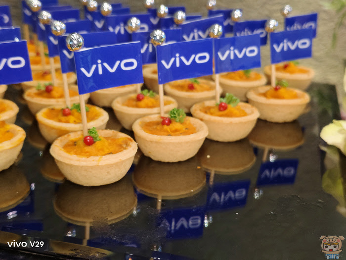 喜歡甚麼美肌光?  棚燈自己打!   人像旗艦 vivo V